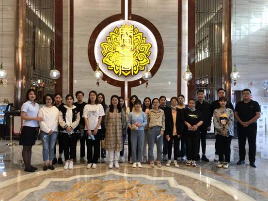 说明: 学生实习考察